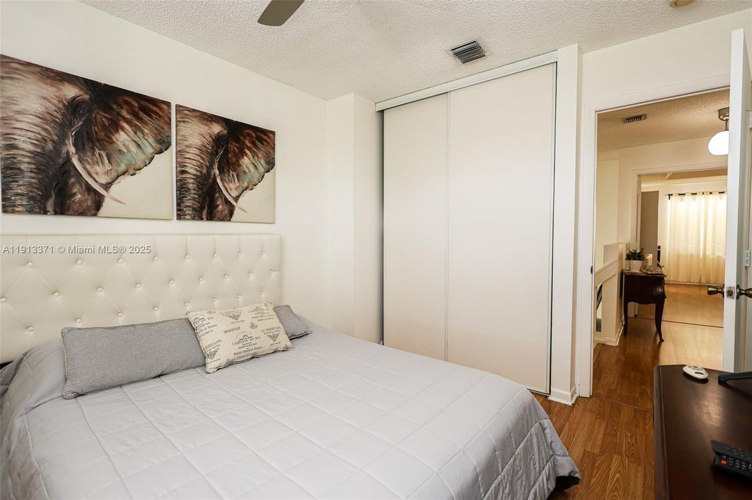 Activo con contrato: $3,700 (3 camas, 2 baños, 1902 Pies cuadrados)