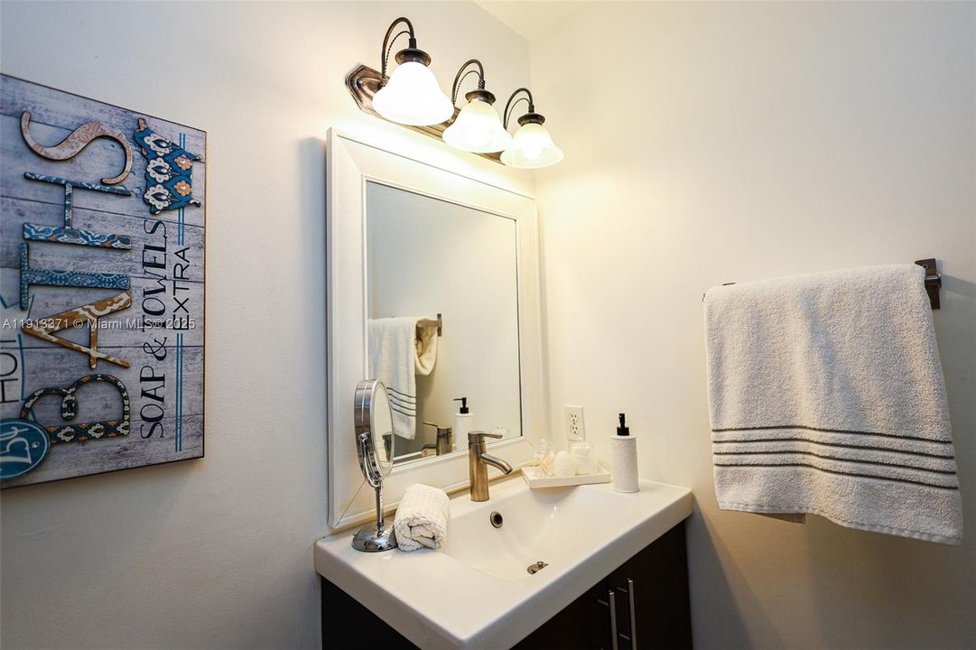 Activo con contrato: $3,700 (3 camas, 2 baños, 1902 Pies cuadrados)