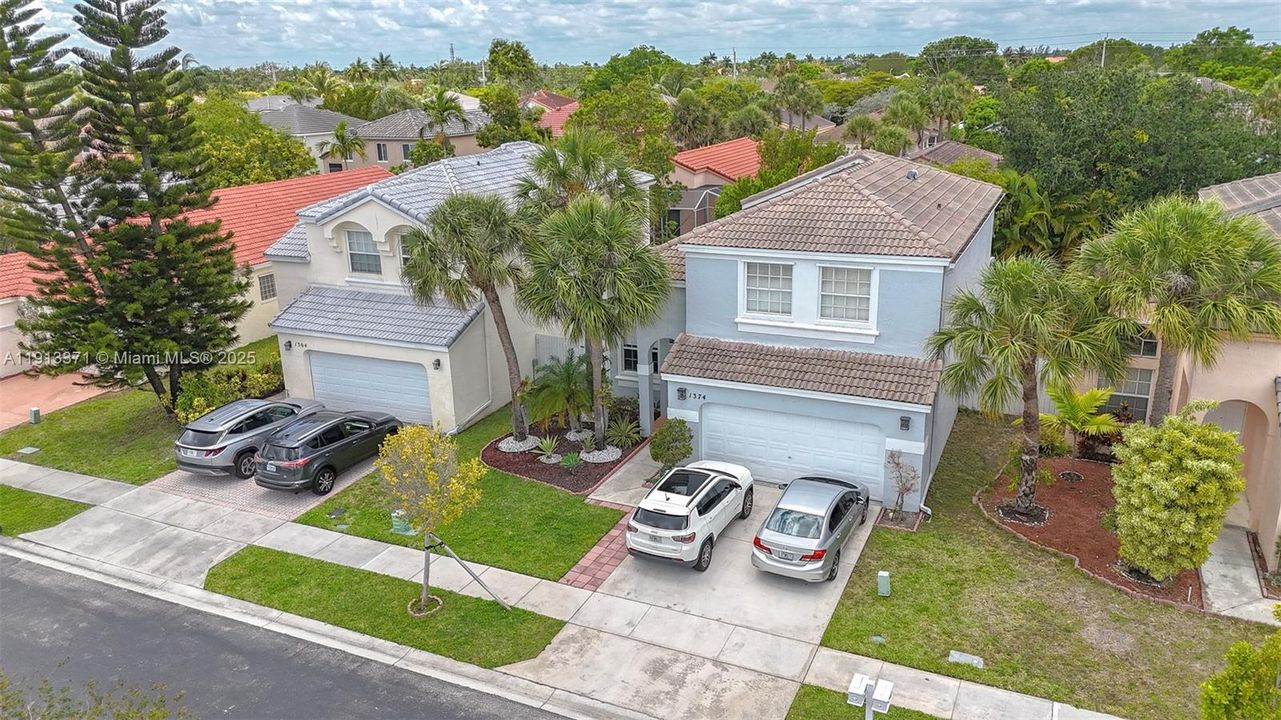 Activo con contrato: $3,700 (3 camas, 2 baños, 1902 Pies cuadrados)