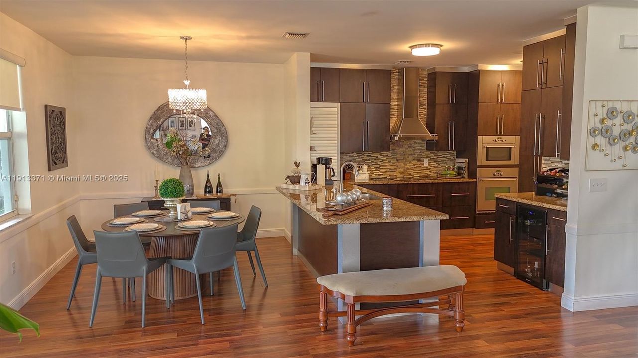 Activo con contrato: $3,700 (3 camas, 2 baños, 1902 Pies cuadrados)