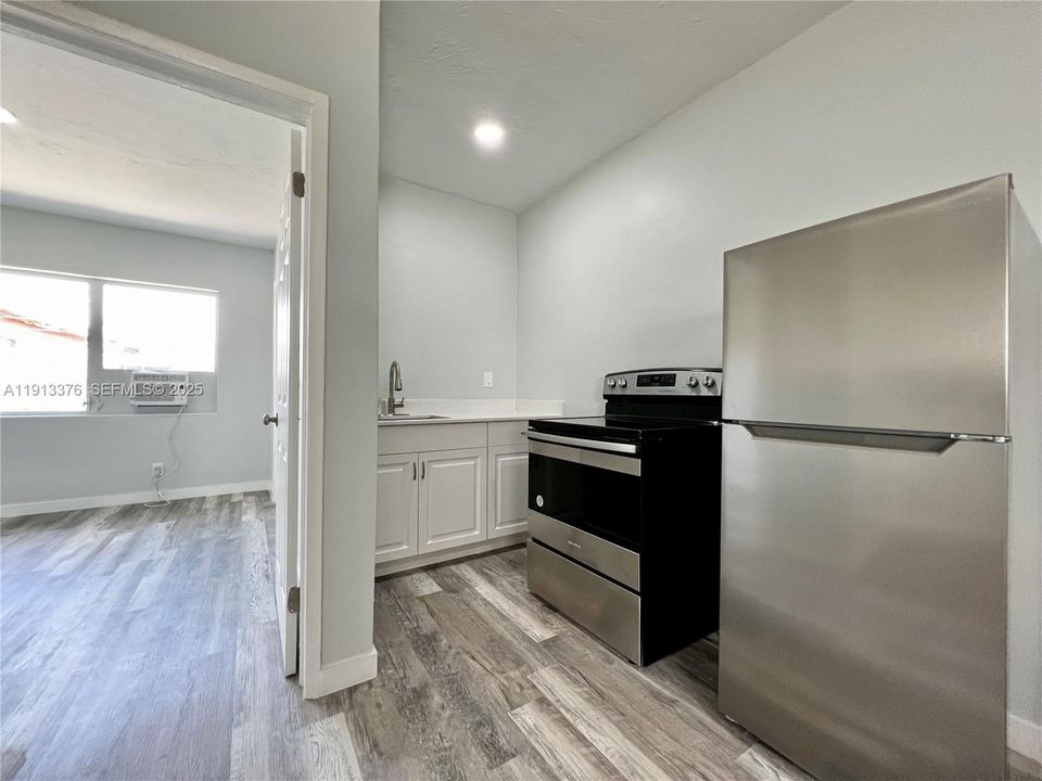 出租: $1,295 (1 贝兹, 1 浴室, 0 平方英尺)