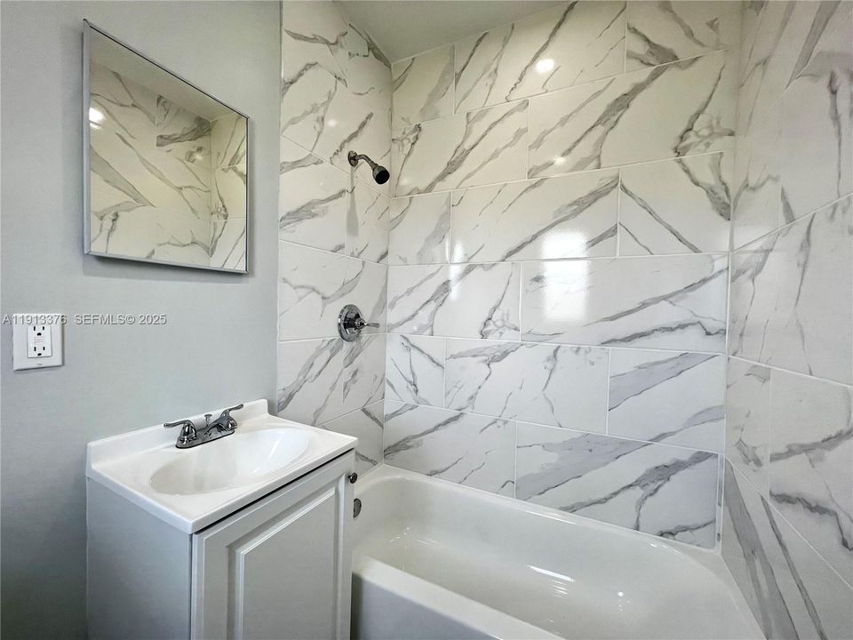 出租: $1,295 (1 贝兹, 1 浴室, 0 平方英尺)