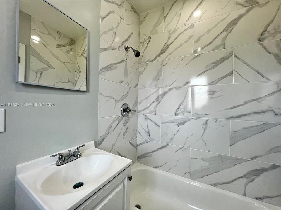 出租: $1,295 (1 贝兹, 1 浴室, 0 平方英尺)