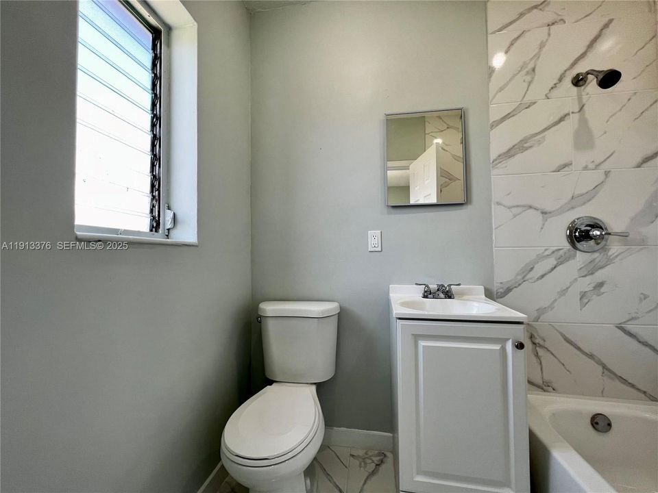 出租: $1,295 (1 贝兹, 1 浴室, 0 平方英尺)