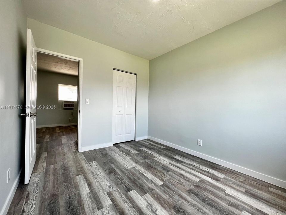 出租: $1,295 (1 贝兹, 1 浴室, 0 平方英尺)