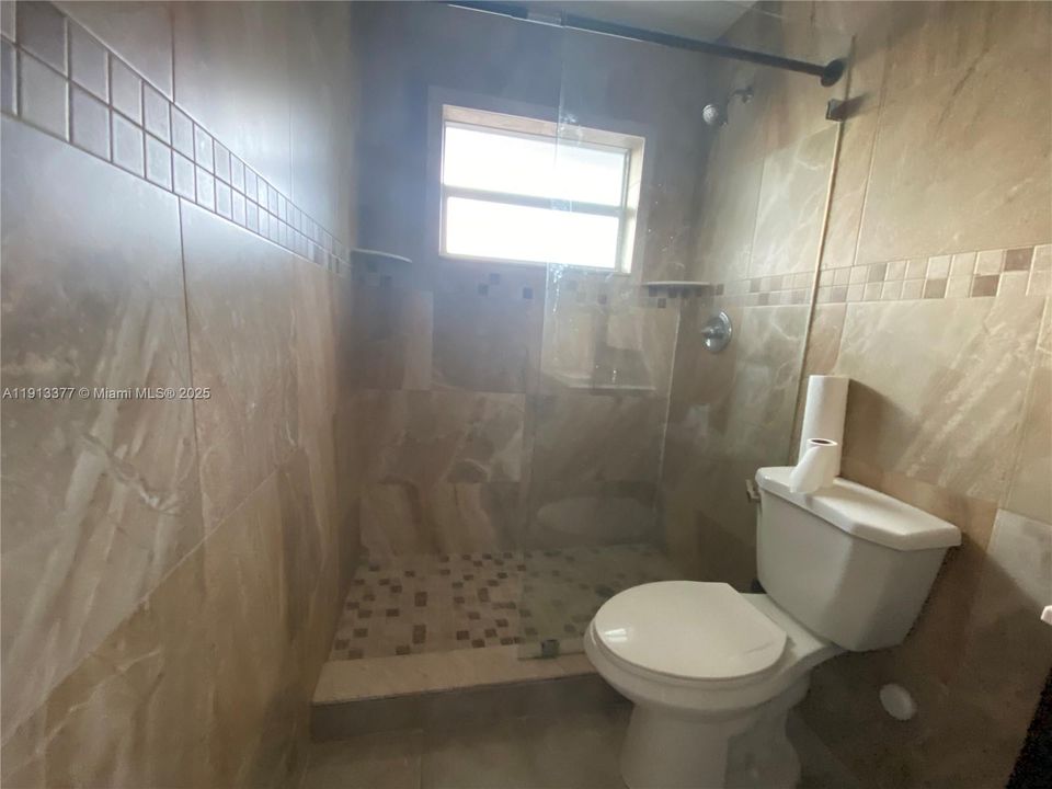 合同活跃: $1,675 (1 贝兹, 1 浴室, 6625 平方英尺)