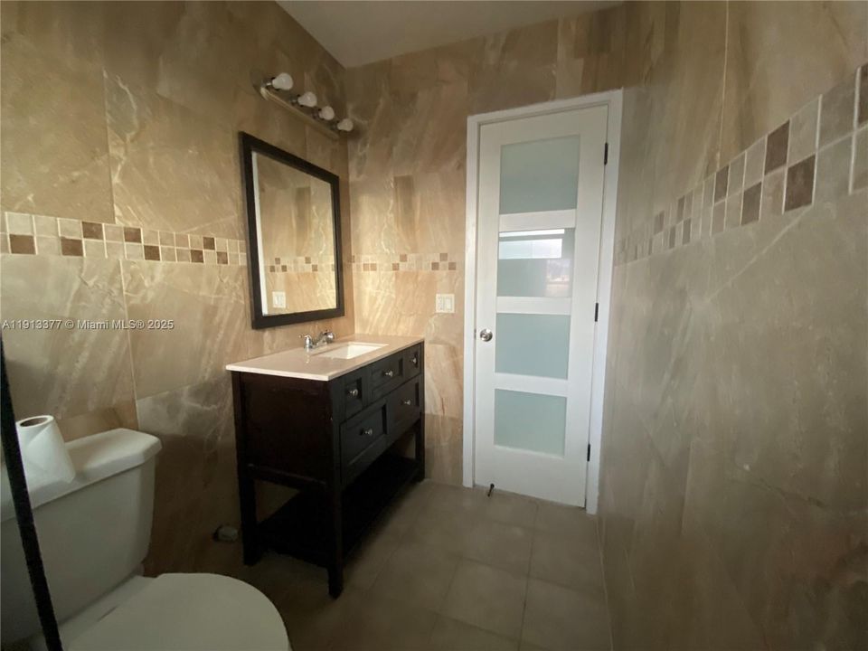 合同活跃: $1,675 (1 贝兹, 1 浴室, 6625 平方英尺)