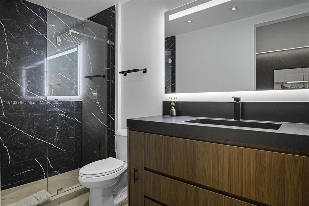 待售: $2,990,000 (2 贝兹, 2 浴室, 1640 平方英尺)