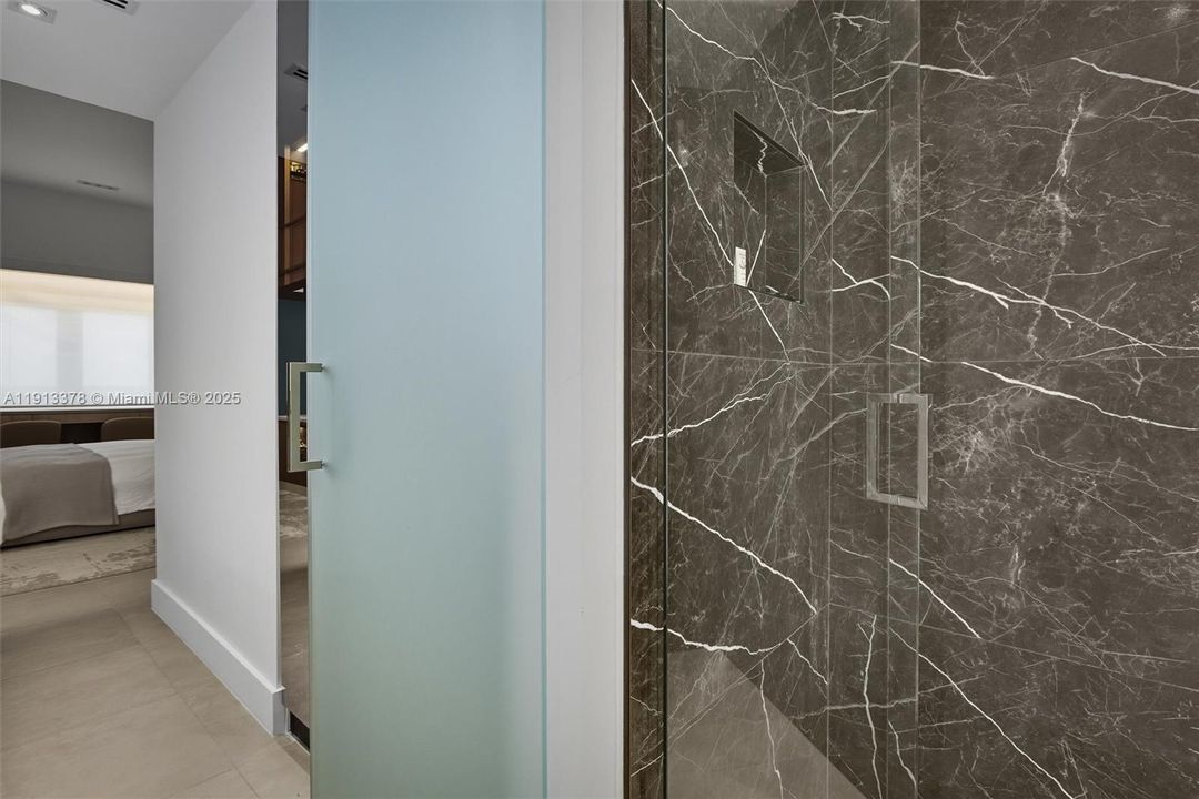 待售: $2,990,000 (2 贝兹, 2 浴室, 1640 平方英尺)