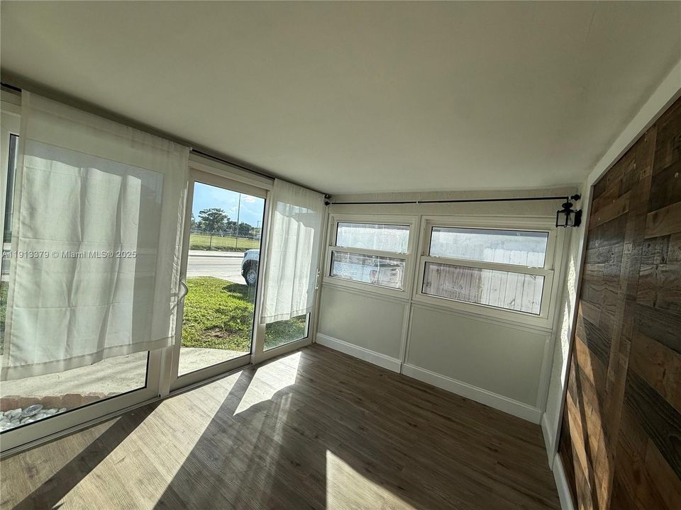 En Renta: $4,100 (4 camas, 2 baños, 1336 Pies cuadrados)