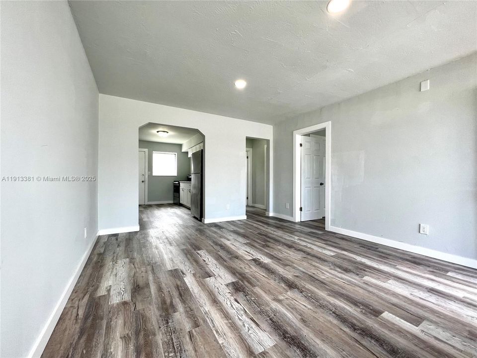 Active With Contract: $1,750 (2 beds, 1 baths, 0 Square Feet)