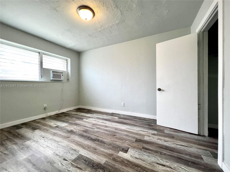 Active With Contract: $1,750 (2 beds, 1 baths, 0 Square Feet)