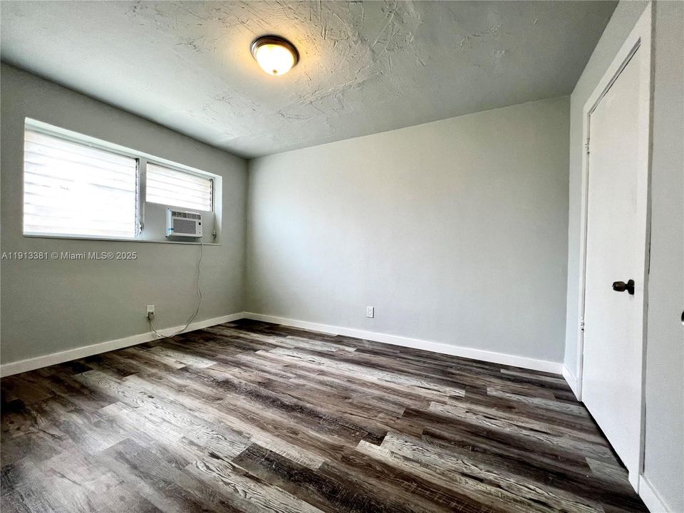 Active With Contract: $1,750 (2 beds, 1 baths, 0 Square Feet)