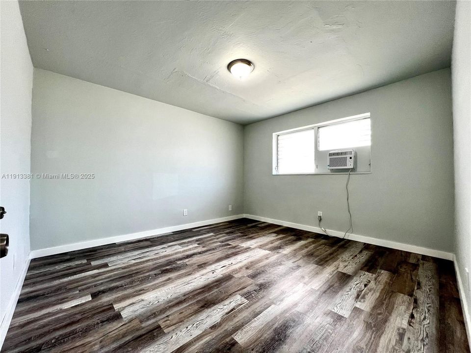 Active With Contract: $1,750 (2 beds, 1 baths, 0 Square Feet)