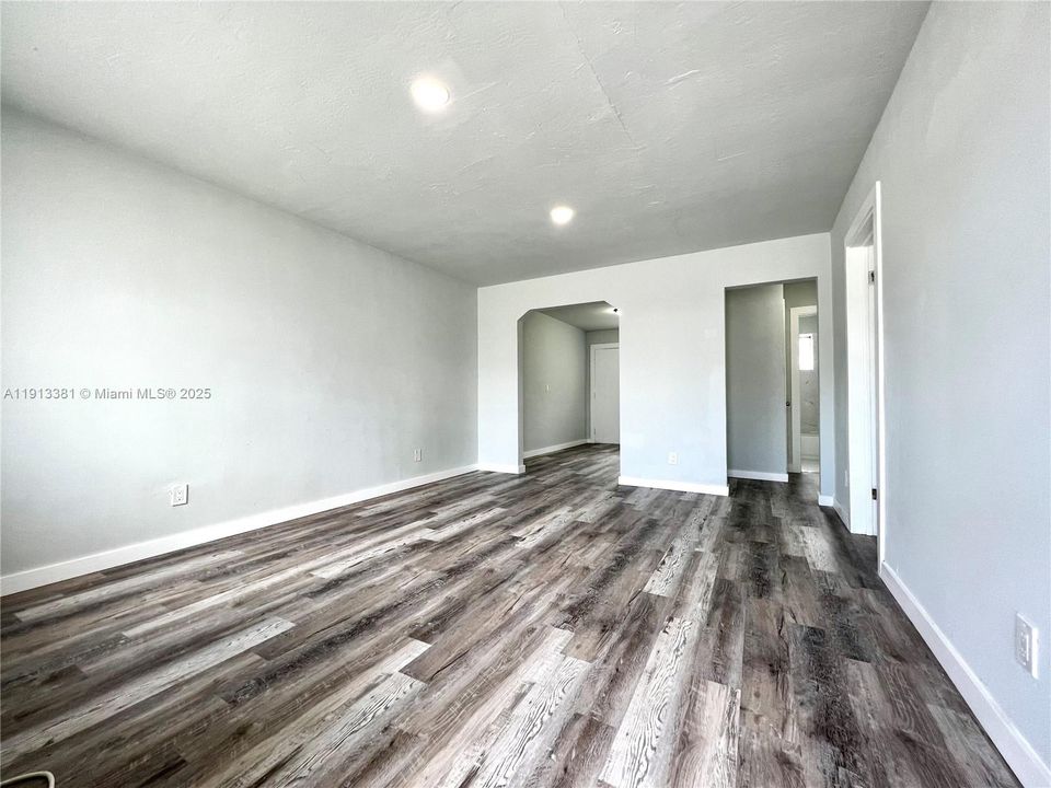 Active With Contract: $1,750 (2 beds, 1 baths, 0 Square Feet)