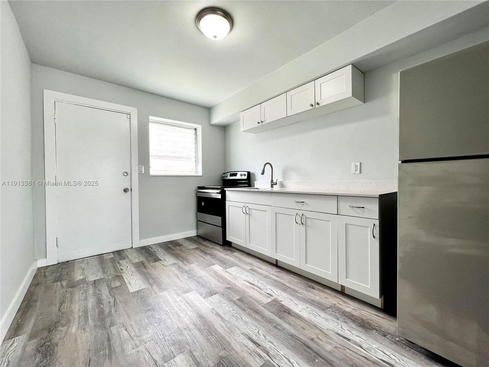 Active With Contract: $1,750 (2 beds, 1 baths, 0 Square Feet)