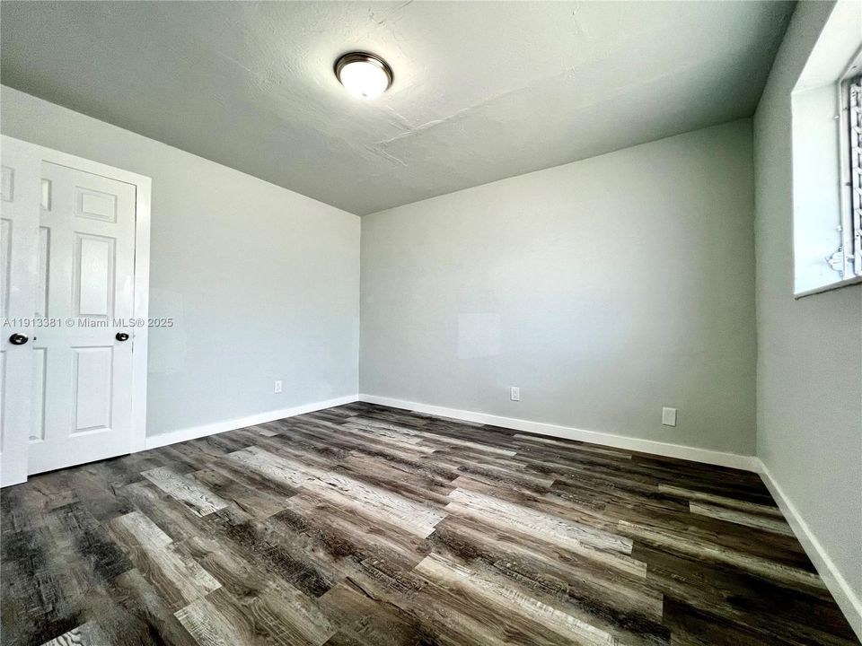 Active With Contract: $1,750 (2 beds, 1 baths, 0 Square Feet)