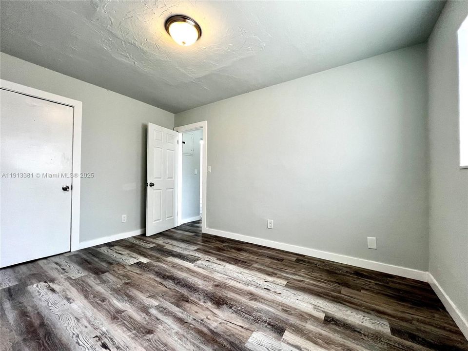 Active With Contract: $1,750 (2 beds, 1 baths, 0 Square Feet)