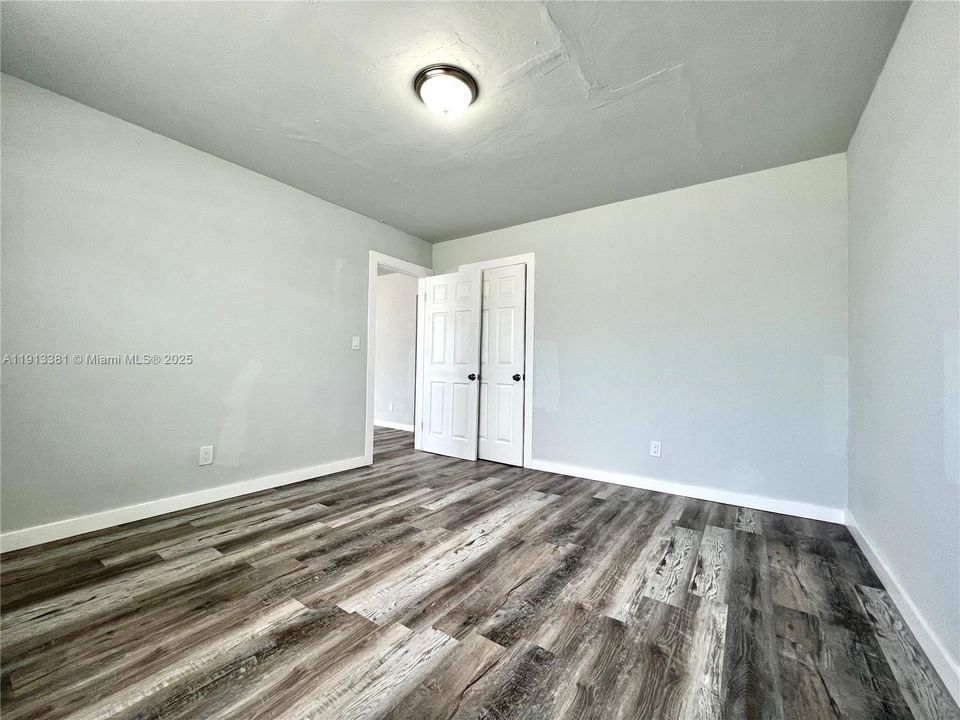 Active With Contract: $1,750 (2 beds, 1 baths, 0 Square Feet)