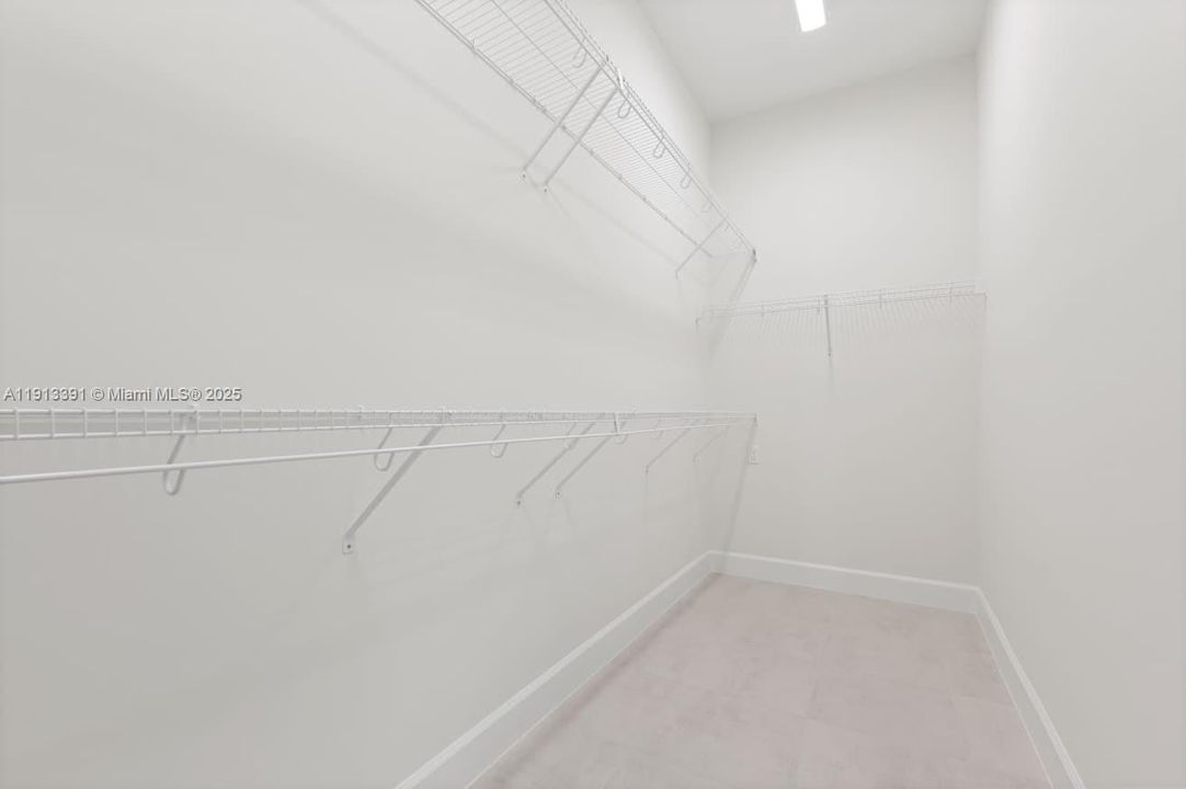 合同活跃: $3,600 (4 贝兹, 2 浴室, 2324 平方英尺)