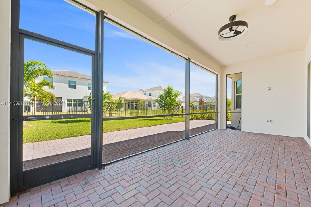 合同活跃: $3,600 (4 贝兹, 2 浴室, 2324 平方英尺)