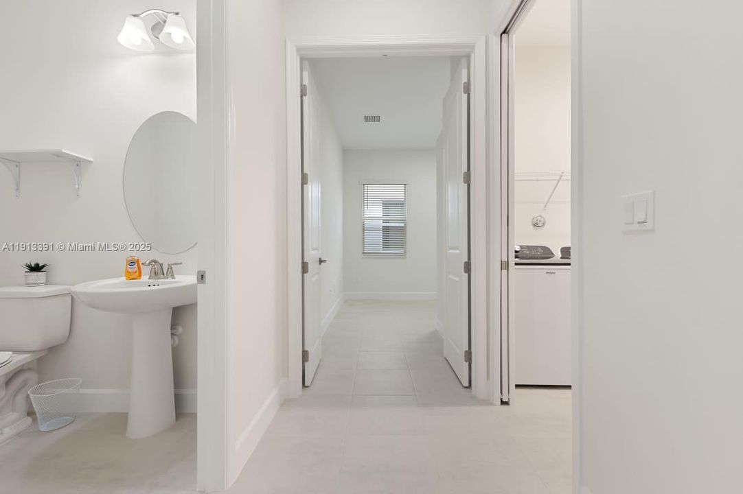 合同活跃: $3,600 (4 贝兹, 2 浴室, 2324 平方英尺)