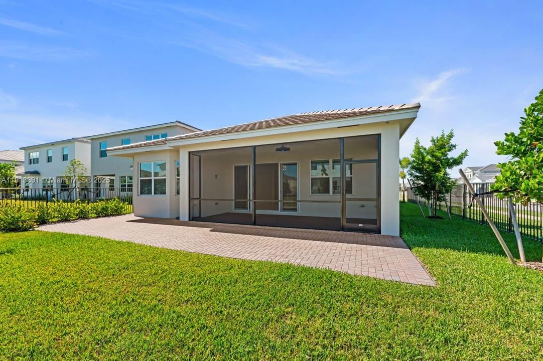 合同活跃: $3,600 (4 贝兹, 2 浴室, 2324 平方英尺)