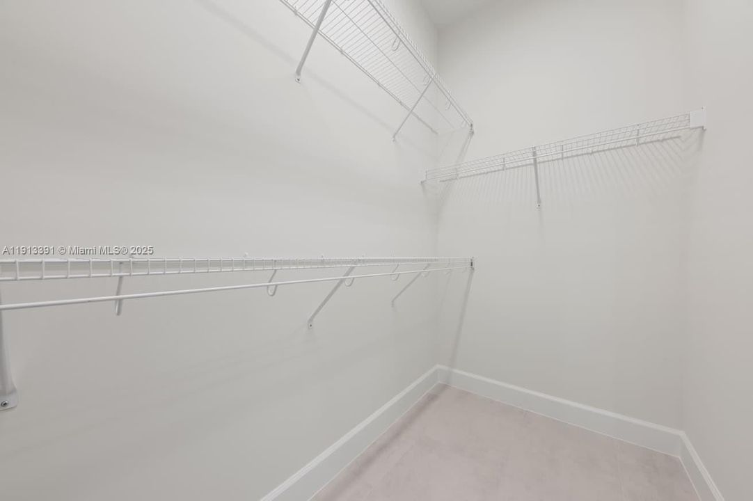 合同活跃: $3,600 (4 贝兹, 2 浴室, 2324 平方英尺)