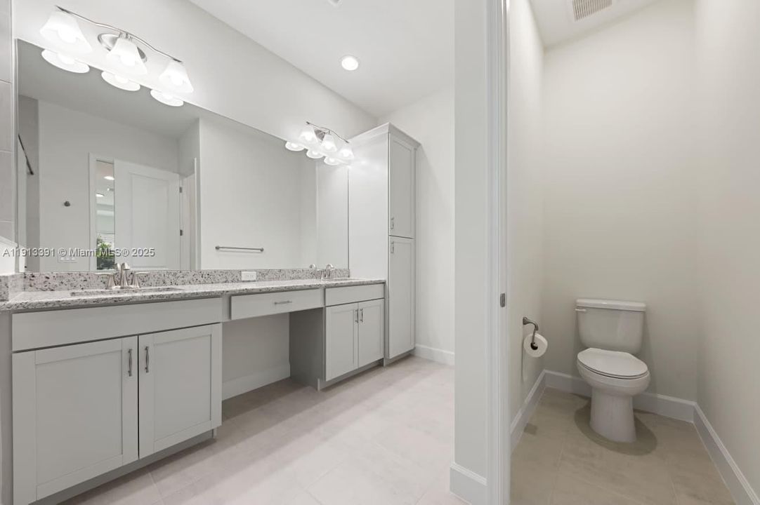 合同活跃: $3,600 (4 贝兹, 2 浴室, 2324 平方英尺)