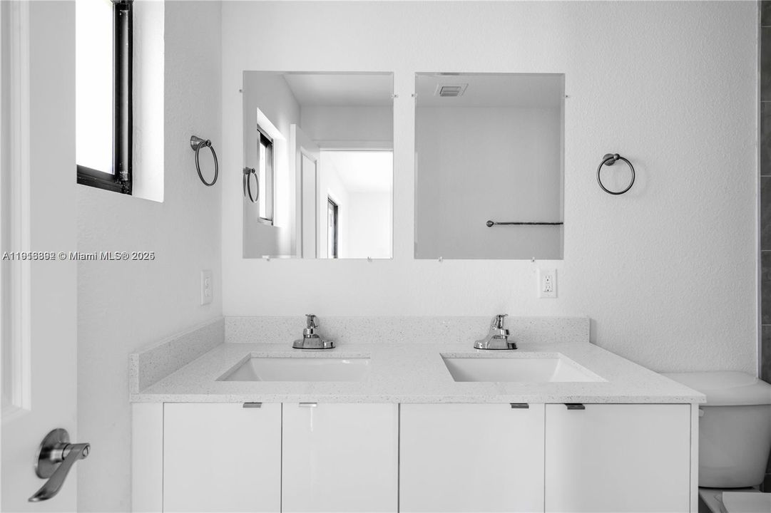 出租: $4,300 (4 贝兹, 3 浴室, 1802 平方英尺)