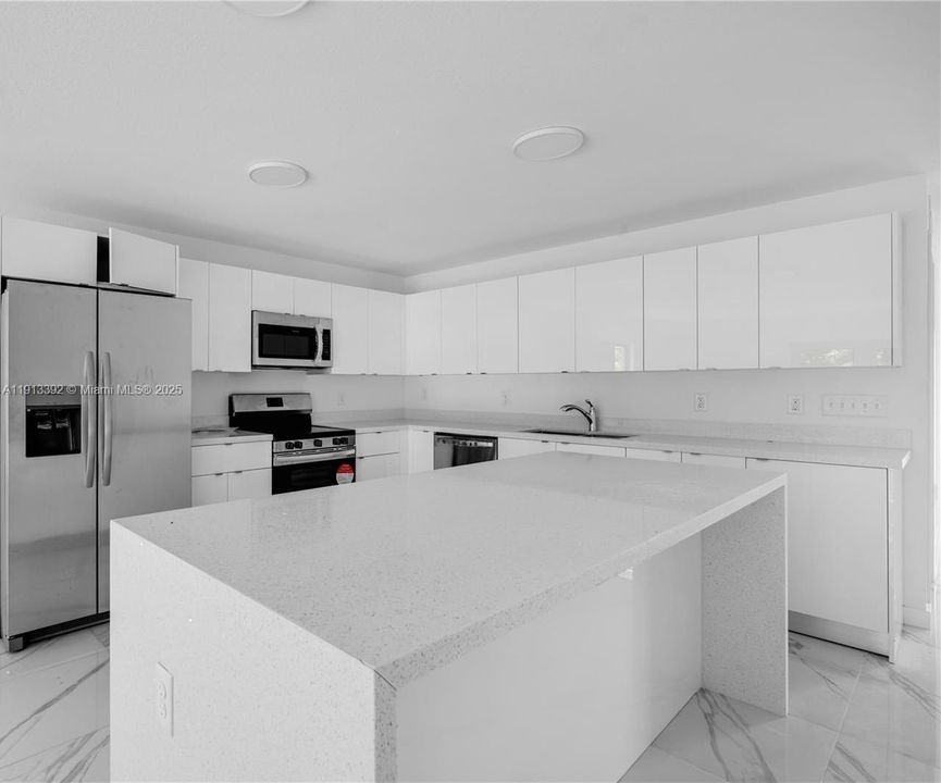 出租: $4,300 (4 贝兹, 3 浴室, 1802 平方英尺)