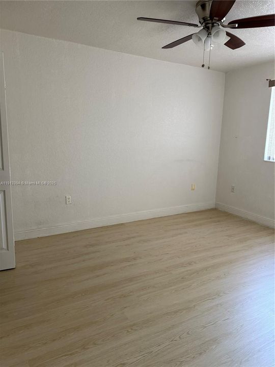 Active With Contract: $2,300 (2 beds, 2 baths, 1061 Square Feet)