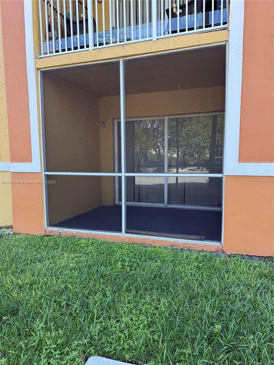 Active With Contract: $2,300 (2 beds, 2 baths, 1061 Square Feet)