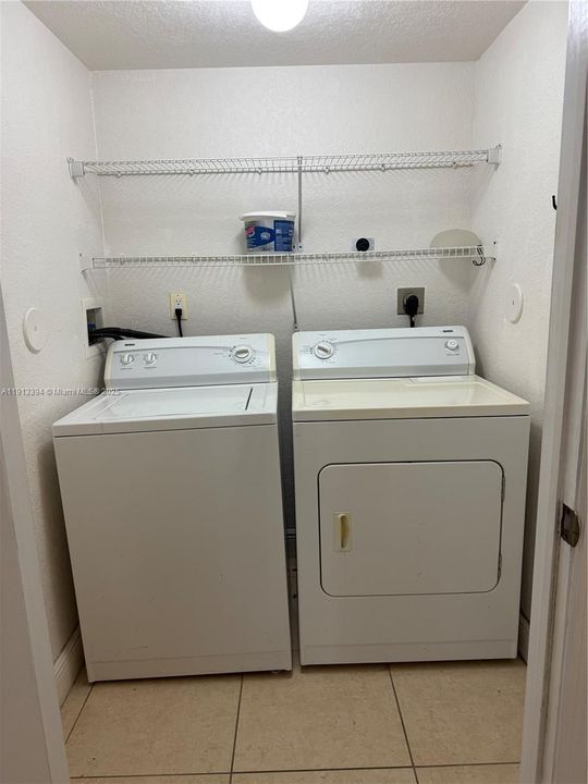 Active With Contract: $2,300 (2 beds, 2 baths, 1061 Square Feet)