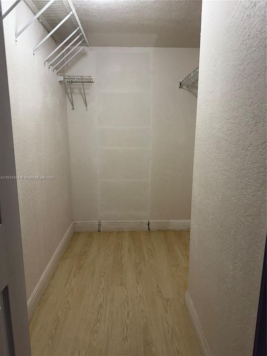 Active With Contract: $2,300 (2 beds, 2 baths, 1061 Square Feet)