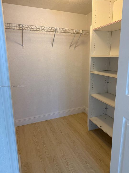 Active With Contract: $2,300 (2 beds, 2 baths, 1061 Square Feet)