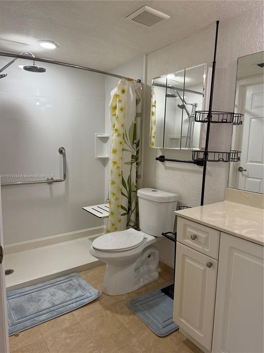 Active With Contract: $2,300 (2 beds, 2 baths, 1061 Square Feet)
