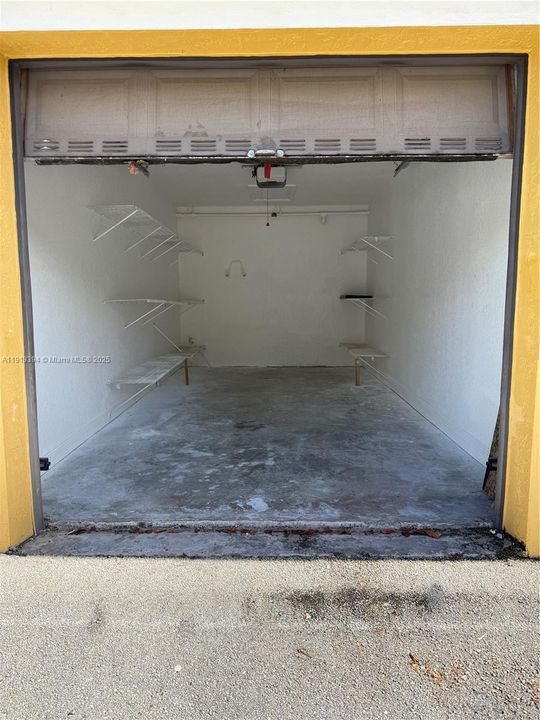 Active With Contract: $2,300 (2 beds, 2 baths, 1061 Square Feet)