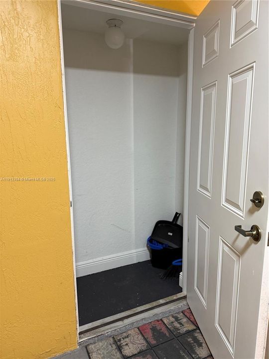 Active With Contract: $2,300 (2 beds, 2 baths, 1061 Square Feet)