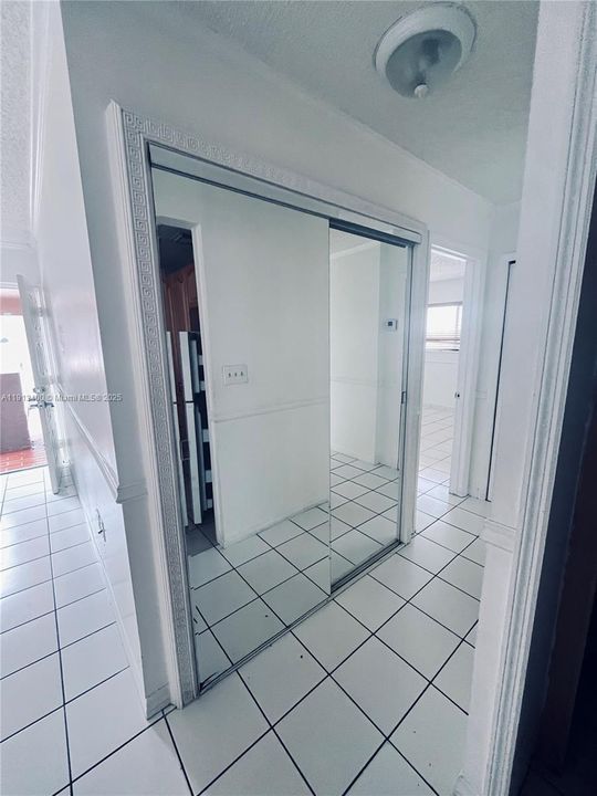 В аренду: $2,350 (3 спален, 2 ванн, 1069 Квадратных фут)