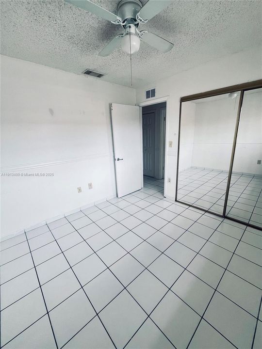 В аренду: $2,350 (3 спален, 2 ванн, 1069 Квадратных фут)