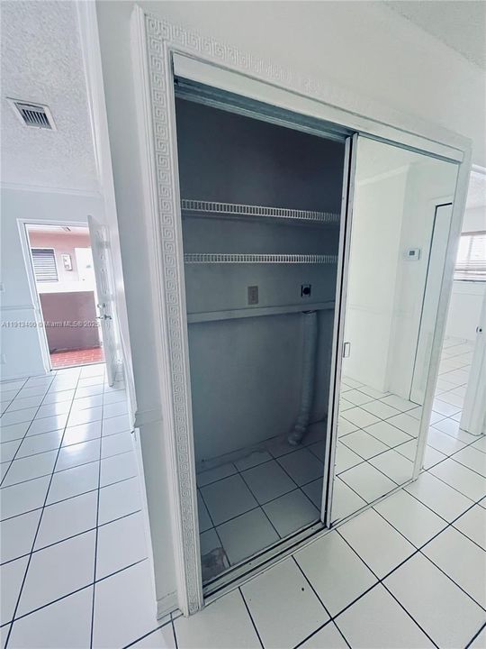 В аренду: $2,350 (3 спален, 2 ванн, 1069 Квадратных фут)