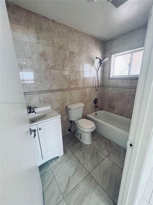 В аренду: $2,350 (3 спален, 2 ванн, 1069 Квадратных фут)