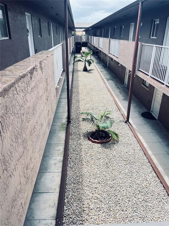 В аренду: $2,350 (3 спален, 2 ванн, 1069 Квадратных фут)