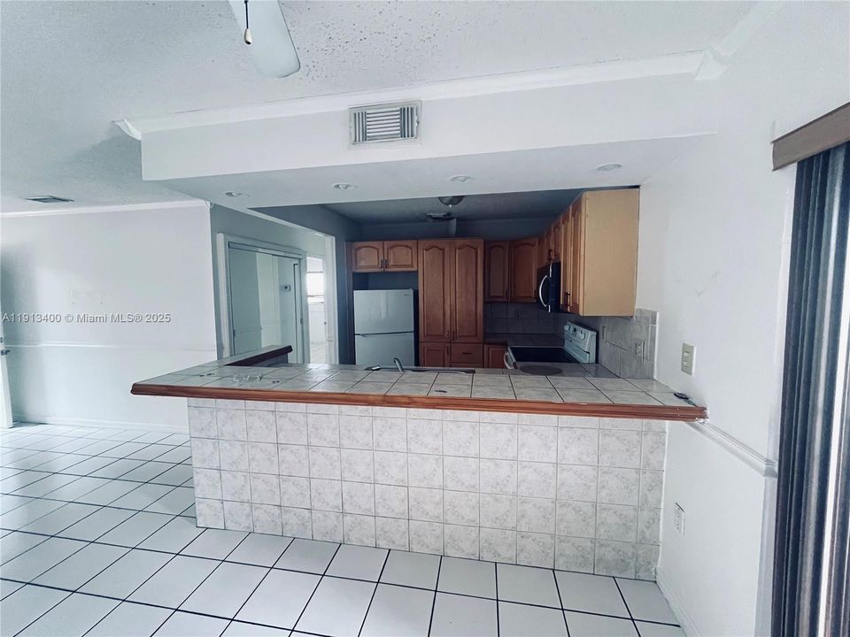 В аренду: $2,350 (3 спален, 2 ванн, 1069 Квадратных фут)