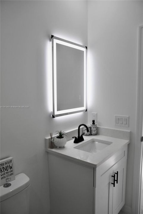 For Sale: $305,000 (3 beds, 3 baths, 1060 Square Feet)