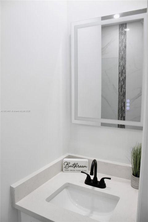 For Sale: $305,000 (3 beds, 3 baths, 1060 Square Feet)