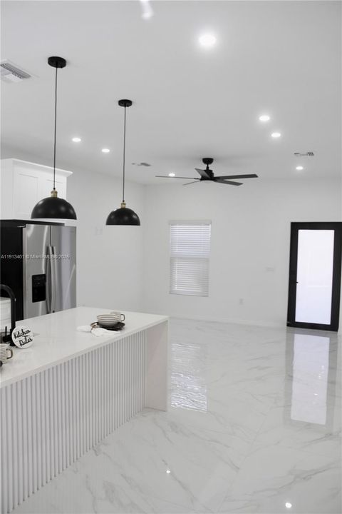 For Sale: $305,000 (3 beds, 3 baths, 1060 Square Feet)