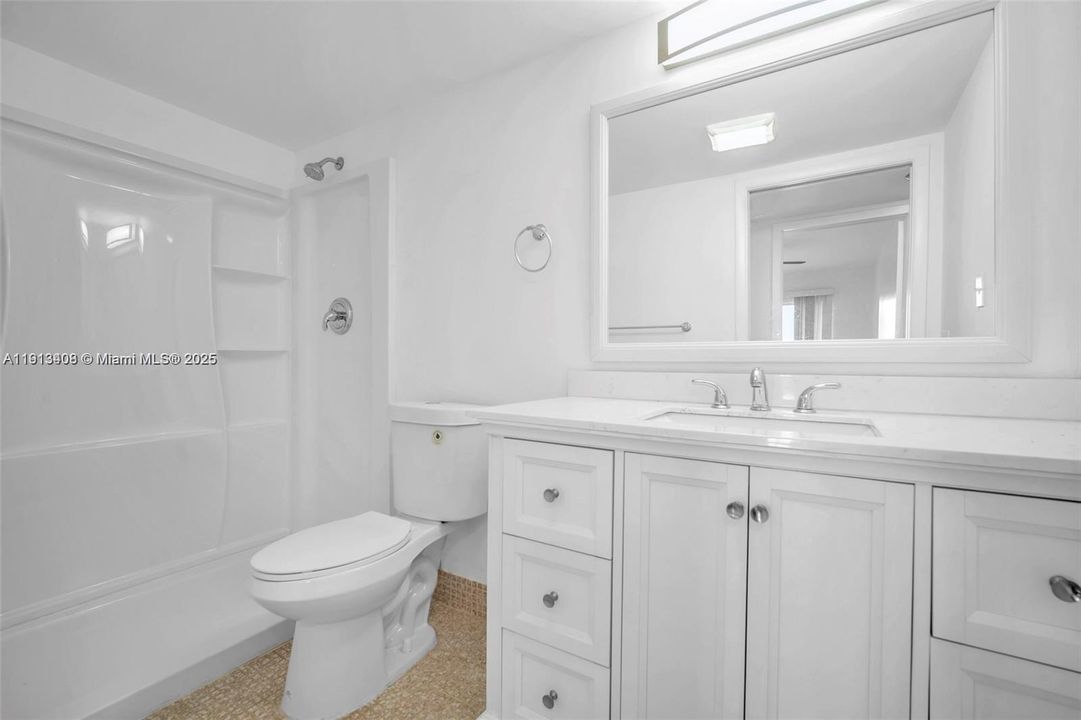 For Sale: $285,900 (2 beds, 2 baths, 896 Square Feet)