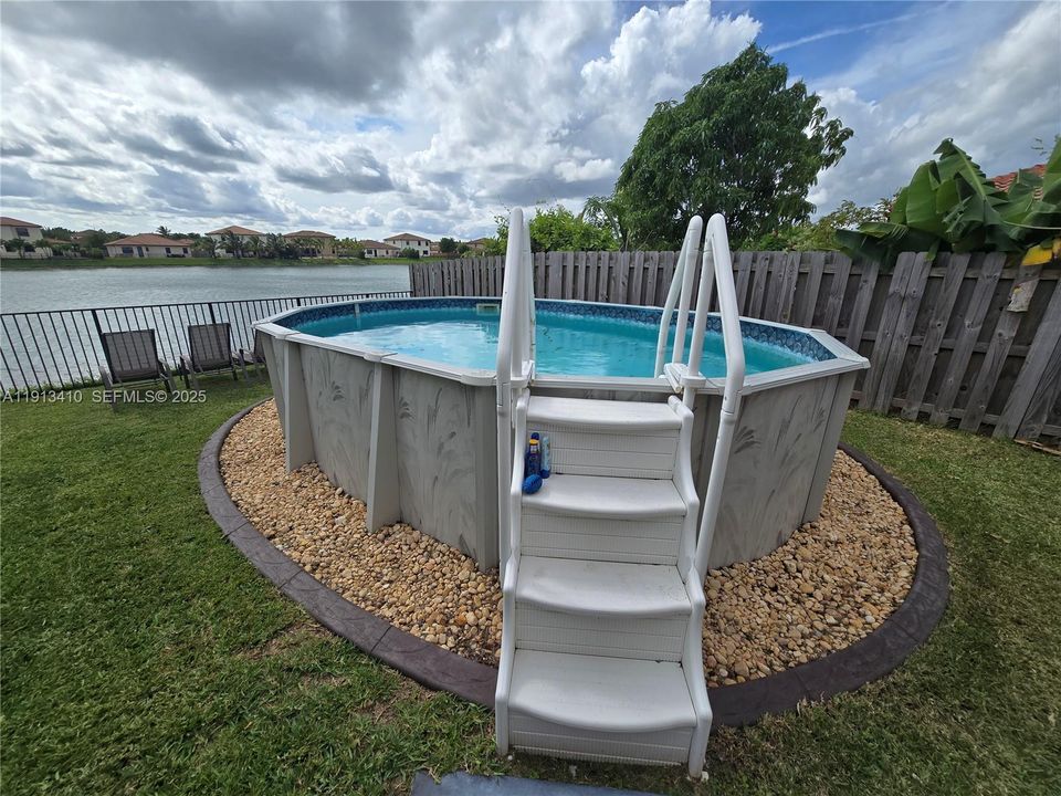 На продажу: $600,000 (4 спален, 3 ванн, 2045 Квадратных фут)